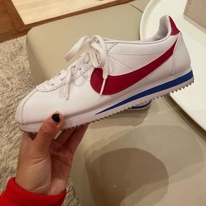 Nike Women’s Classic Cortez Leather in White/Red